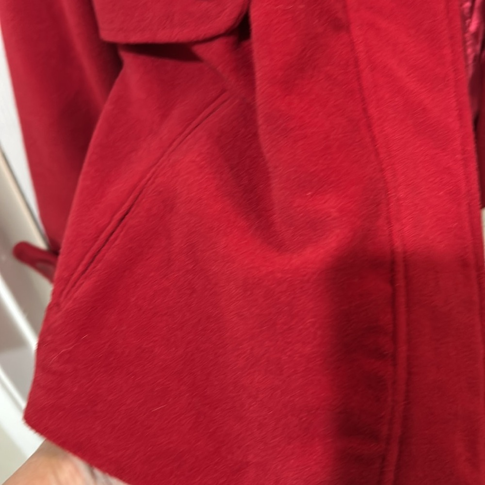 Red jacket - Picture 7 of 8